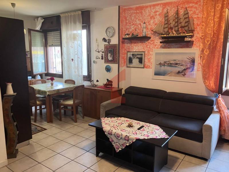 appartamento in vendita a Parma in zona Centro Storico