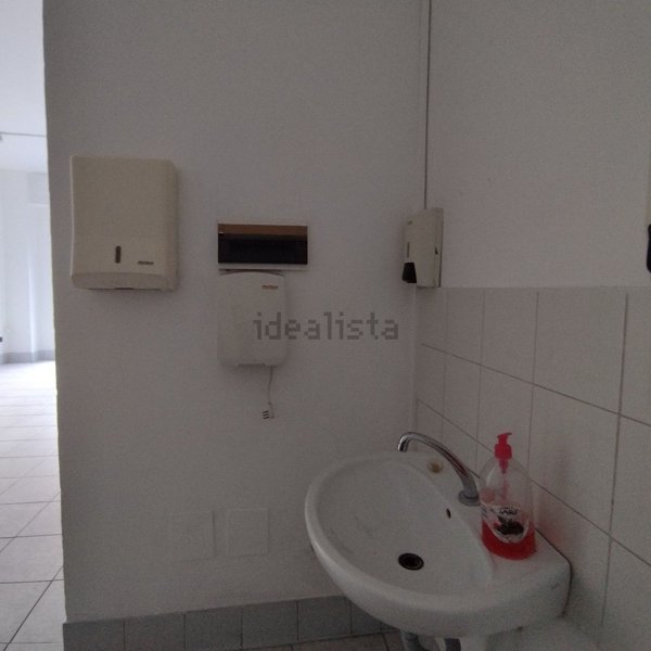 locale commerciale in vendita a Parma in zona Centro Storico