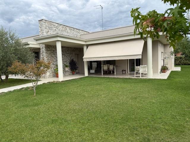 casa indipendente in vendita a Parma in zona Pilastrello