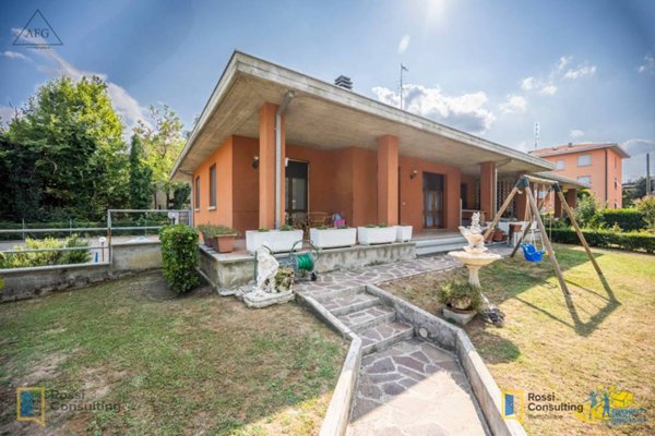 casa indipendente in vendita a Parma in zona Vigatto