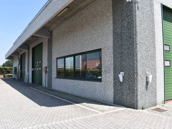 locale commerciale in vendita a Parma in zona Corcagnano