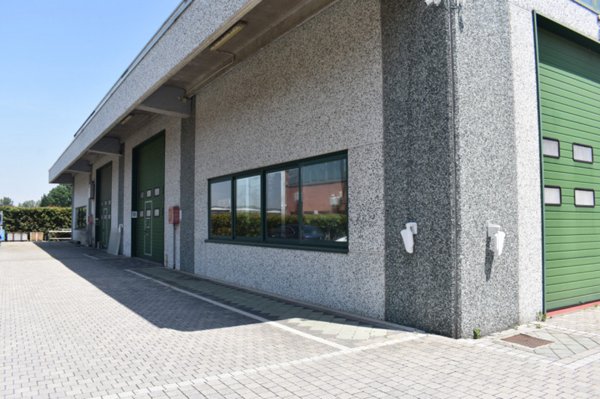 capannone in vendita a Parma in zona Vigatto