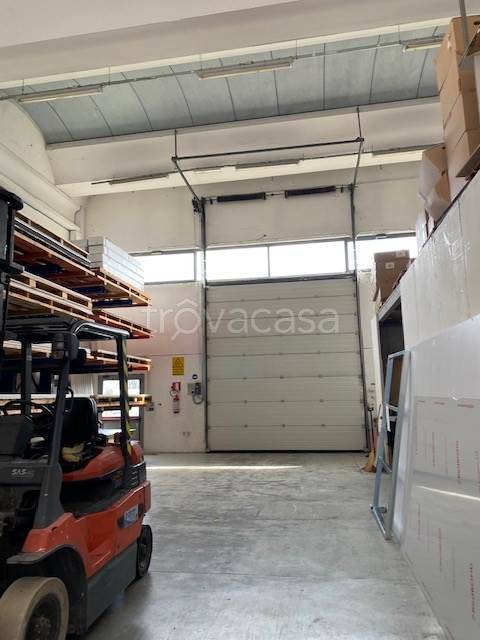 locale commerciale in vendita a Parma in zona San Lazzaro