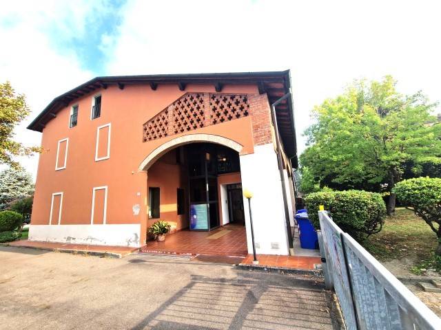 negozio in vendita a Parma in zona Corcagnano