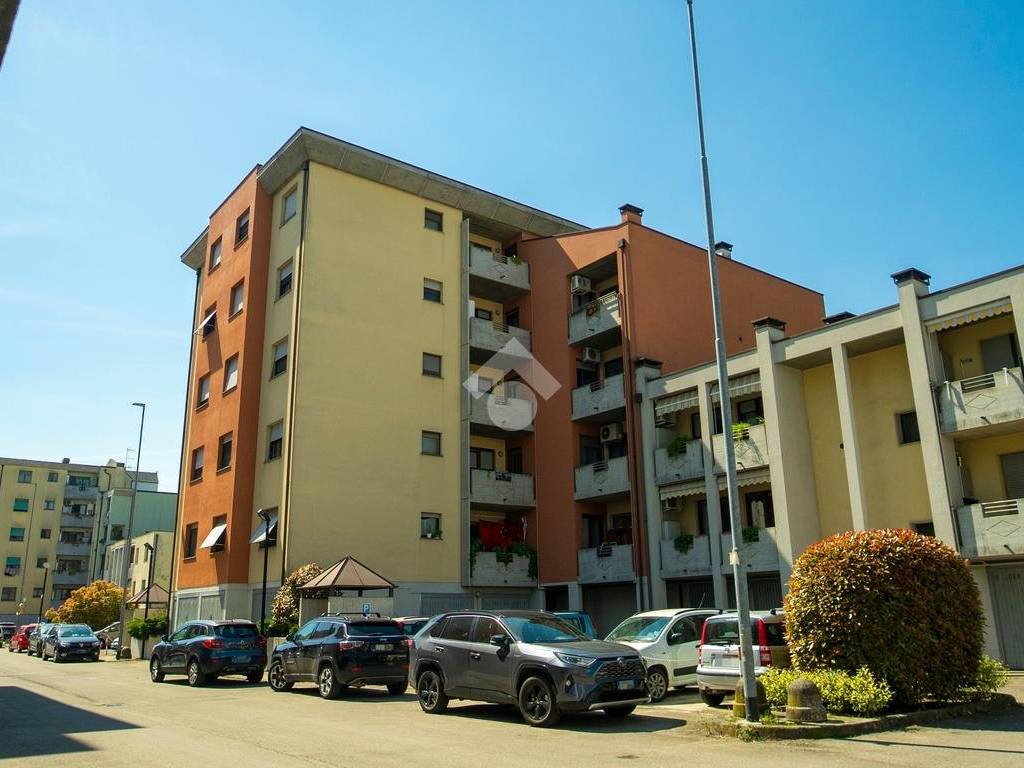 appartamento in vendita a Parma in zona San Leonardo