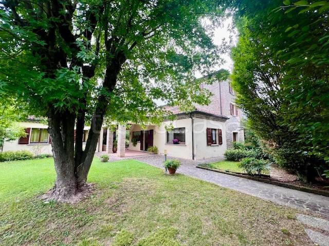 casa indipendente in vendita a Parma in zona Botteghino