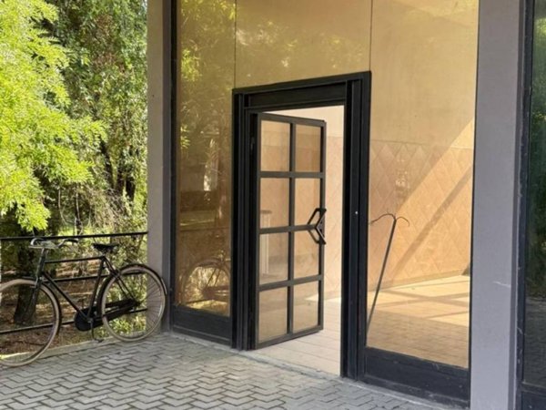 negozio in vendita a Parma in zona Montanara
