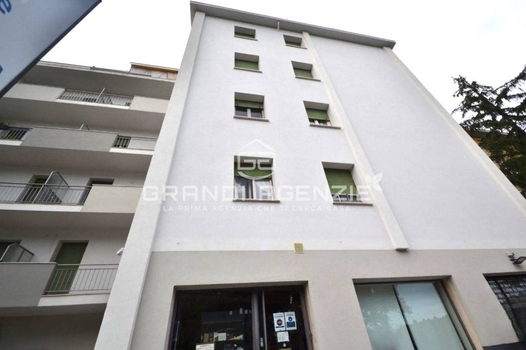 negozio in vendita a Parma in zona San Lazzaro