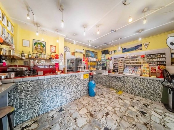 negozio in vendita a Parma in zona Cittadella
