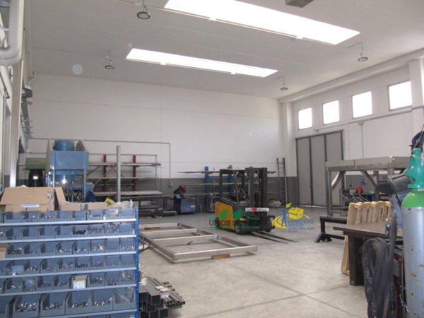 negozio in vendita a Parma in zona Centro Storico