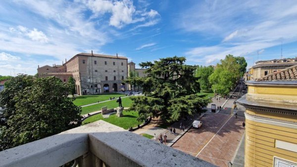 appartamento in vendita a Parma in zona Centro Storico