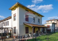 casa indipendente in vendita a Parma