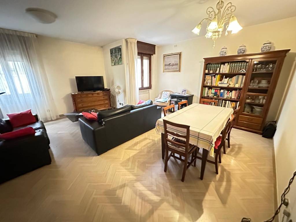 casa indipendente in vendita a Parma in zona Cittadella