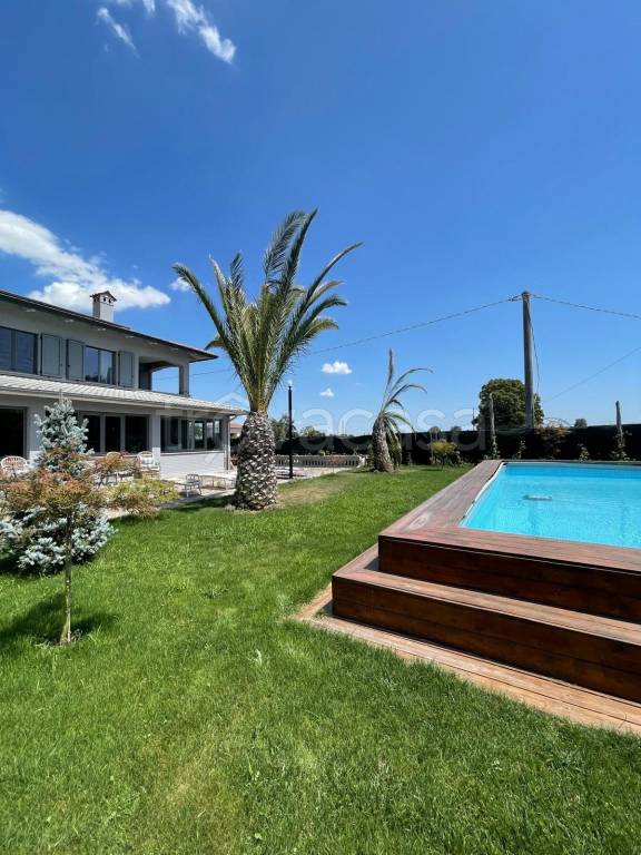 casa indipendente in vendita a Parma in zona Corcagnano