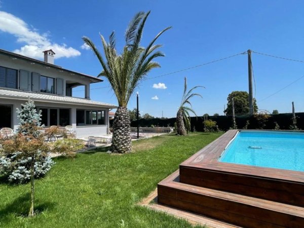 casa indipendente in vendita a Parma in zona Vigatto