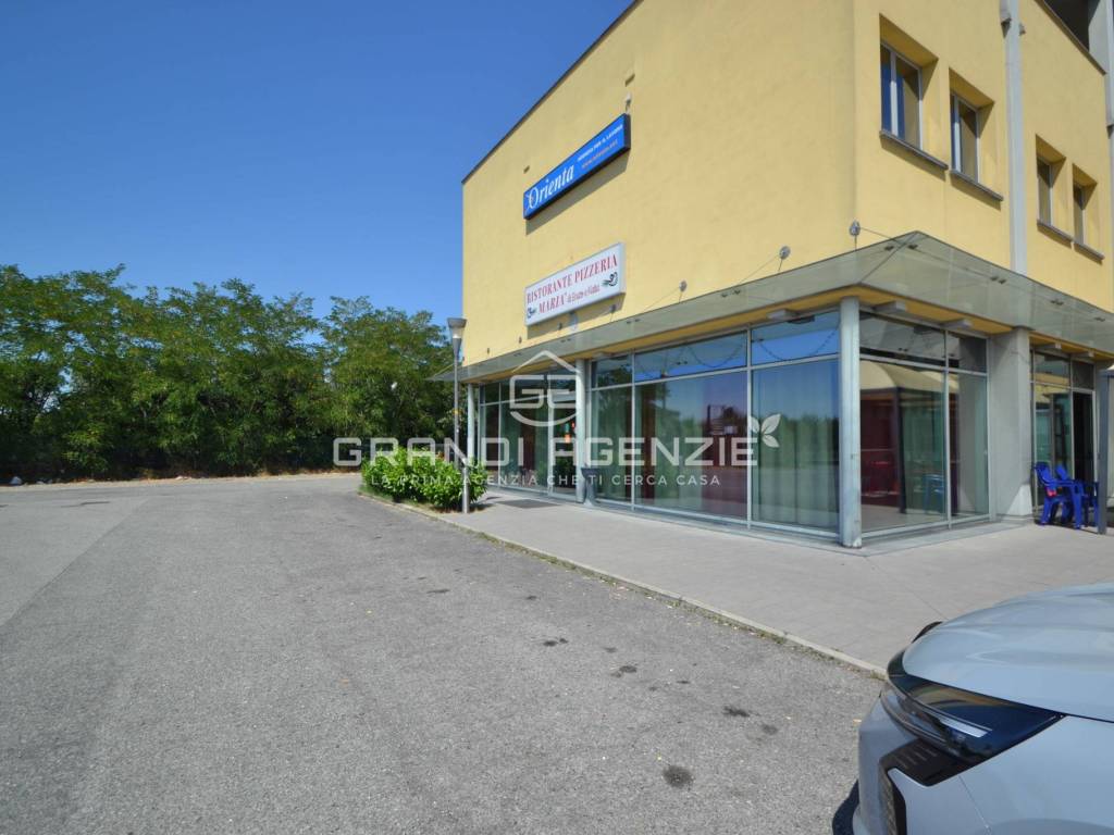 negozio in vendita a Parma in zona San Leonardo