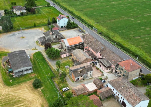 negozio in vendita a Parma in zona San Martino / Paradigna