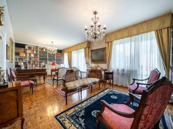 appartamento in vendita a Parma in zona Cittadella