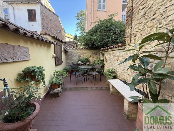 appartamento in vendita a Parma in zona Centro Storico
