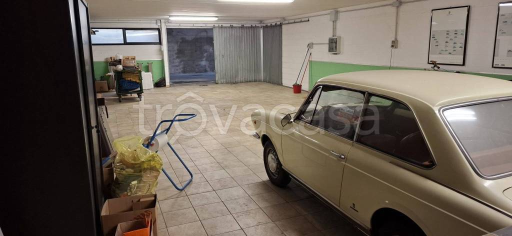 locale commerciale in vendita a Parma in zona Baganzola