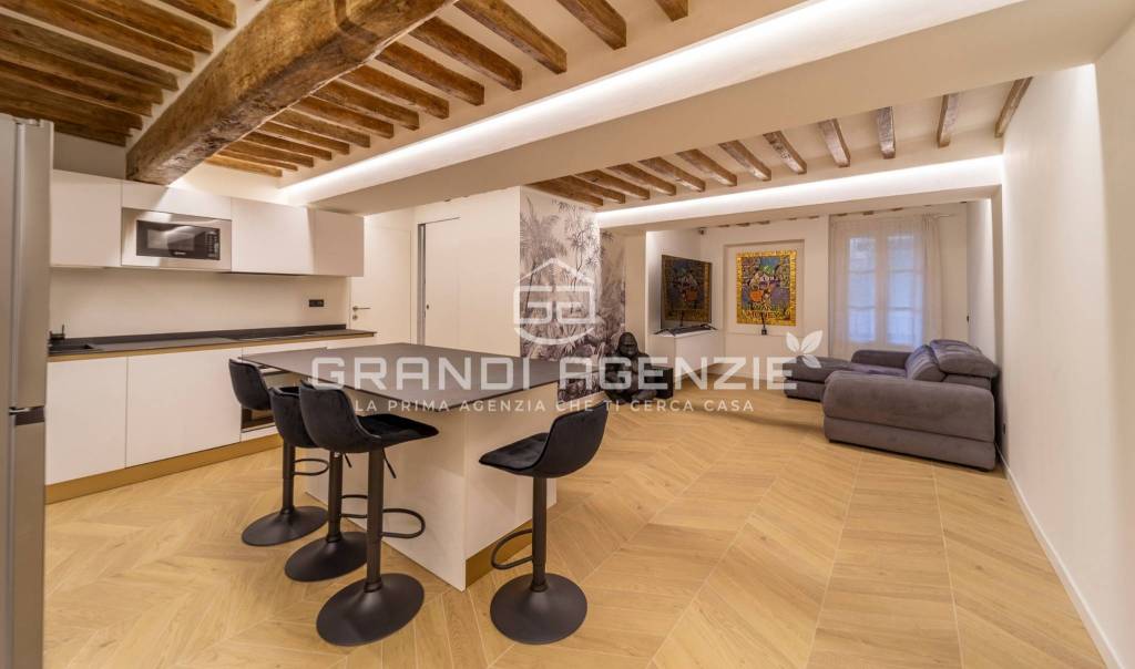 appartamento in vendita a Parma in zona Centro Storico