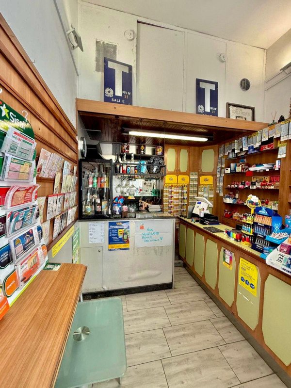 negozio in vendita a Parma in zona Centro Storico