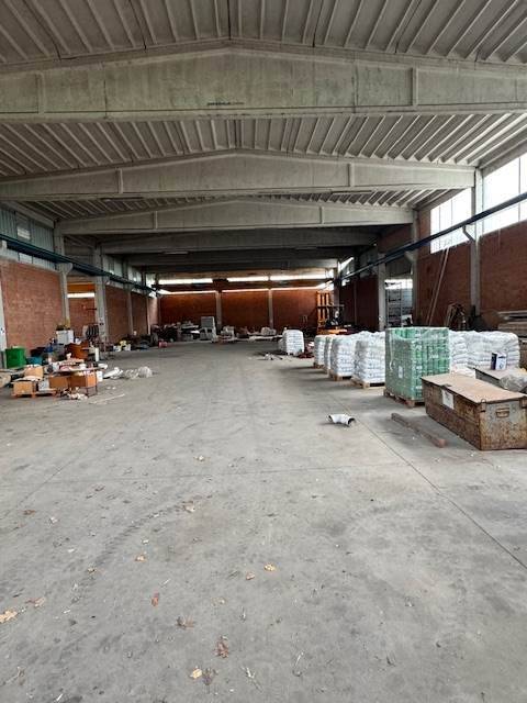 locale commerciale in vendita a Parma in zona Carignano