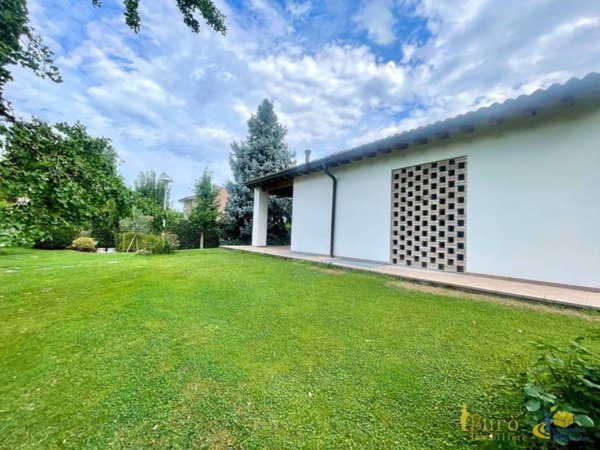 casa indipendente in vendita a Parma in zona Baganzola