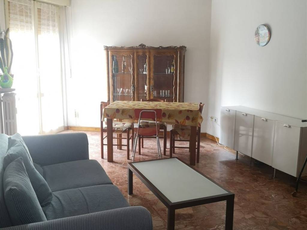 appartamento in vendita a Parma in zona Centro Storico
