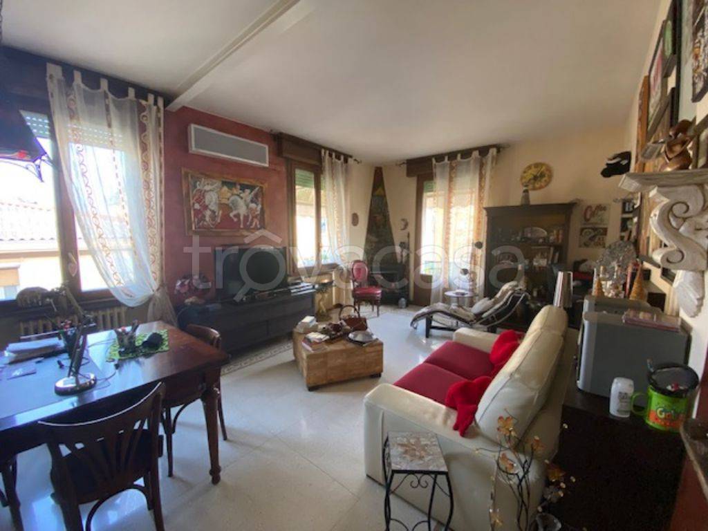 appartamento in vendita a Parma in zona Oltretorrente