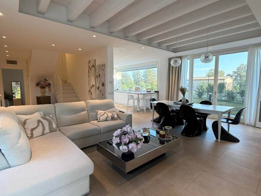 casa indipendente in vendita a Parma in zona Mariano