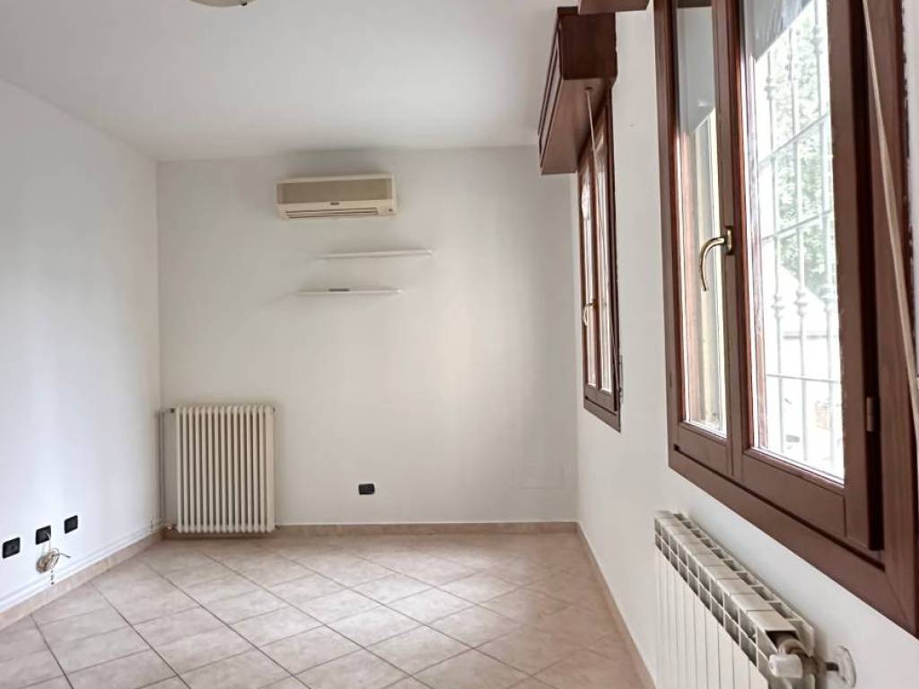 casa indipendente in vendita a Parma in zona Centro Storico