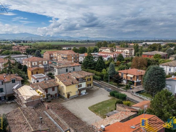 casa indipendente in vendita a Parma in zona Carignano