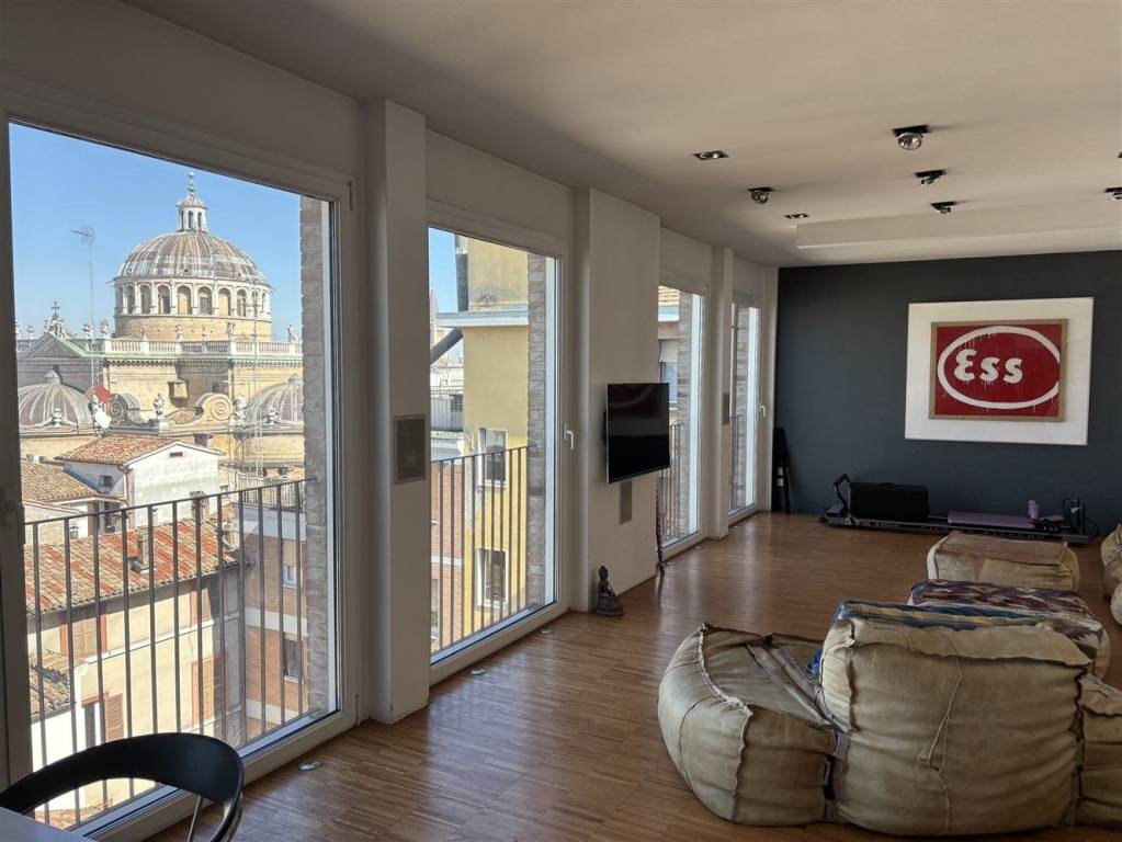 appartamento in vendita a Parma in zona Centro Storico