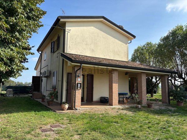 casa indipendente in vendita a Parma in zona Corcagnano