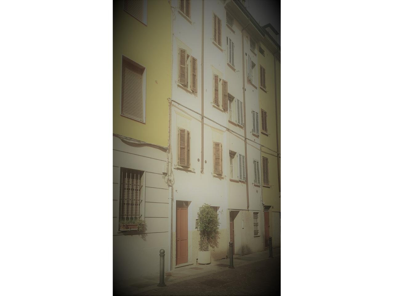 appartamento in vendita a Parma in zona Centro Storico
