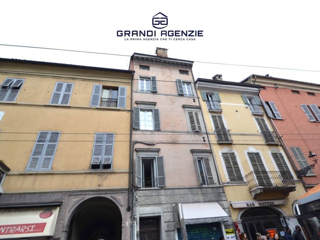 appartamento in vendita a Parma in zona Oltretorrente