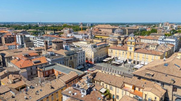 appartamento in vendita a Parma in zona Centro Storico