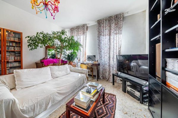 appartamento in vendita a Parma in zona Centro Storico