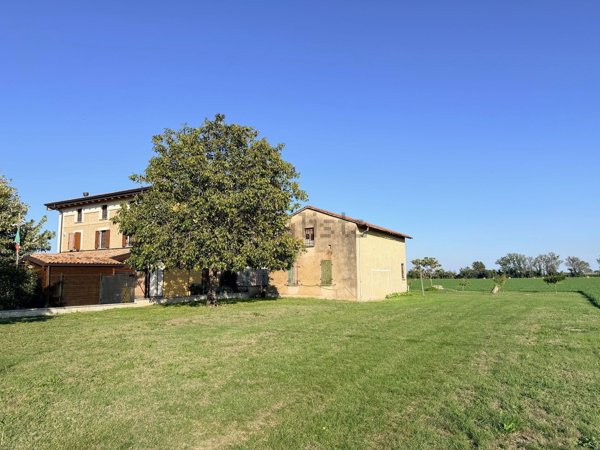 quadrivano in vendita a Parma in zona Vicofertile