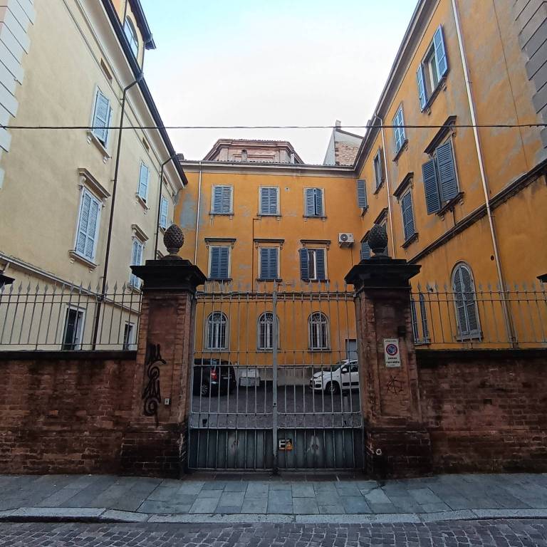appartamento in vendita a Parma in zona Centro Storico
