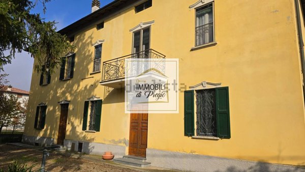 casa indipendente in vendita a Parma in zona Vigatto