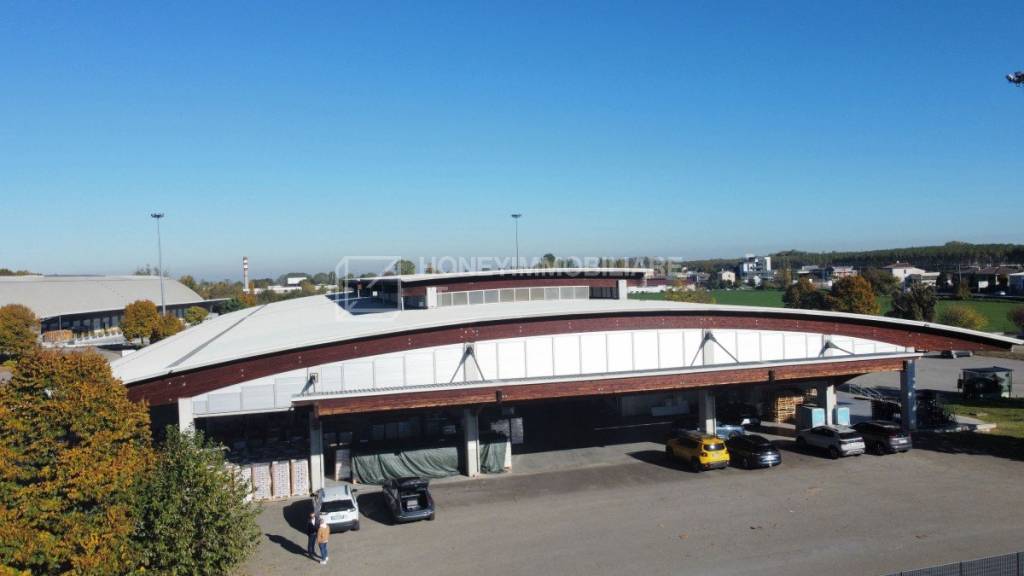 locale commerciale in vendita a Parma in zona Pablo