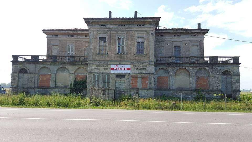 casa indipendente in vendita a Parma in zona Vicofertile