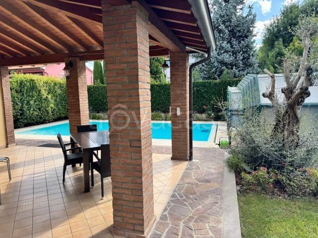 casa indipendente in vendita a Parma in zona Baganzola