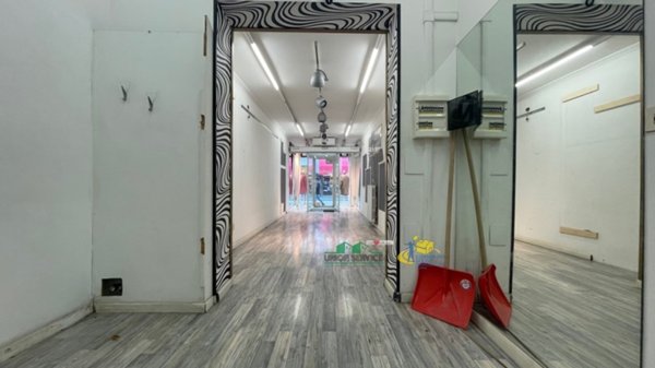 negozio in vendita a Parma in zona Centro Storico