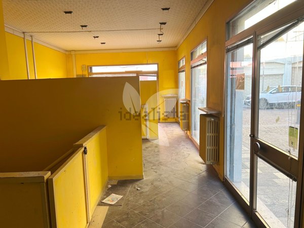 locale commerciale in vendita a Parma
