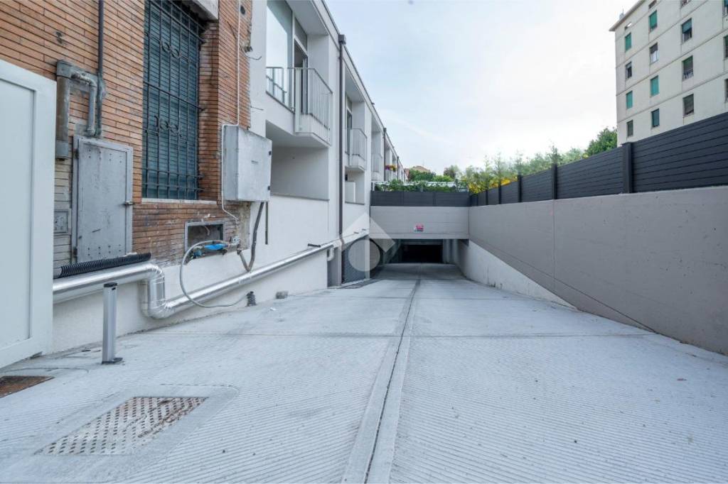 locale di sgombero in vendita a Parma in zona San Lazzaro