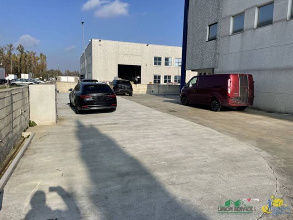 locale commerciale in vendita a Parma in zona San Martino / Paradigna