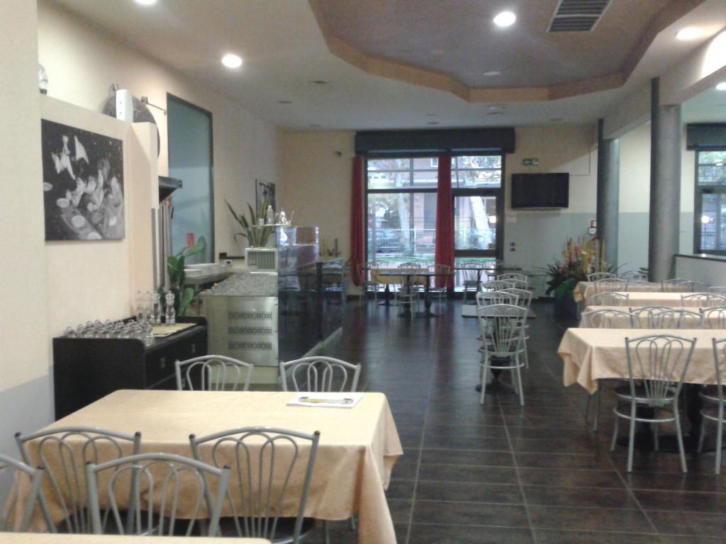 negozio in vendita a Parma in zona San Leonardo